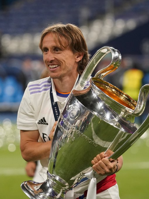 如果SGA想打破詹姆斯1297场的纪录，需要全勤至41岁