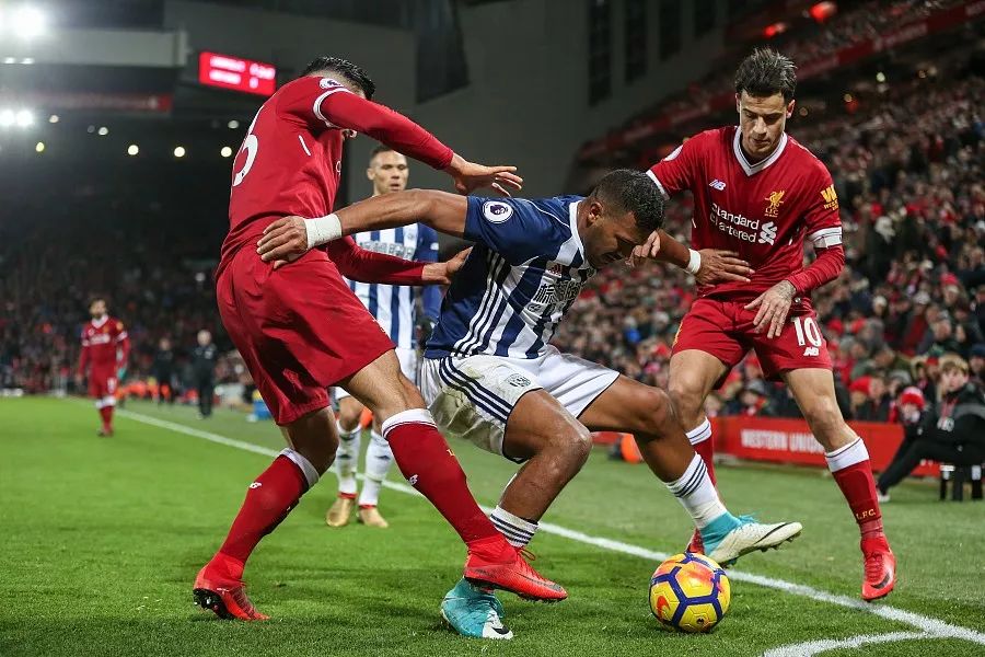 中甲冠军辽宁铁人队在沈阳故宫拍全家福：致敬历史，开启未来