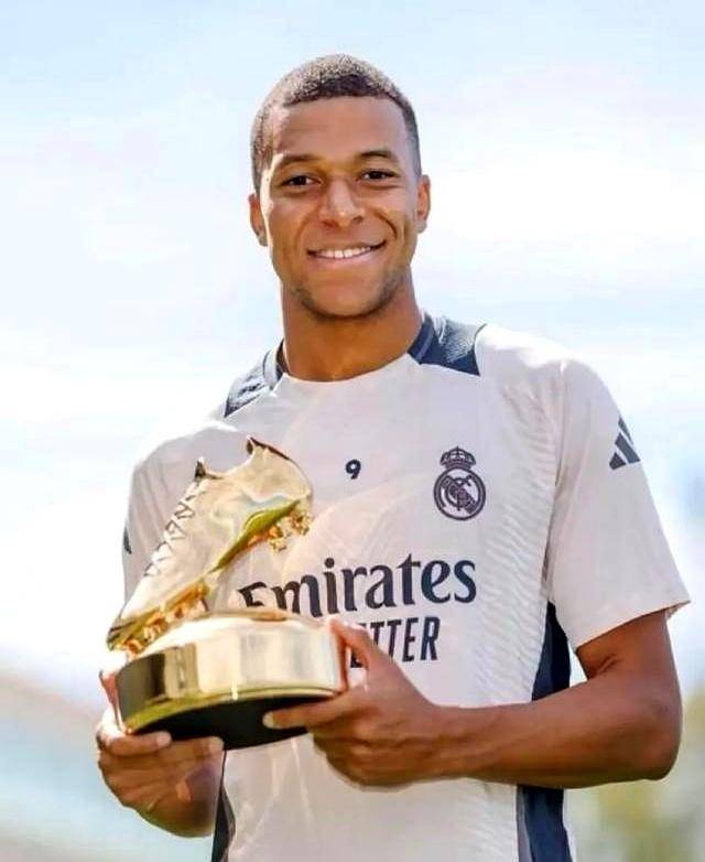 图片报：拜仁飞机因慕尼黑大雾无法起飞，只能去奥格斯堡乘机