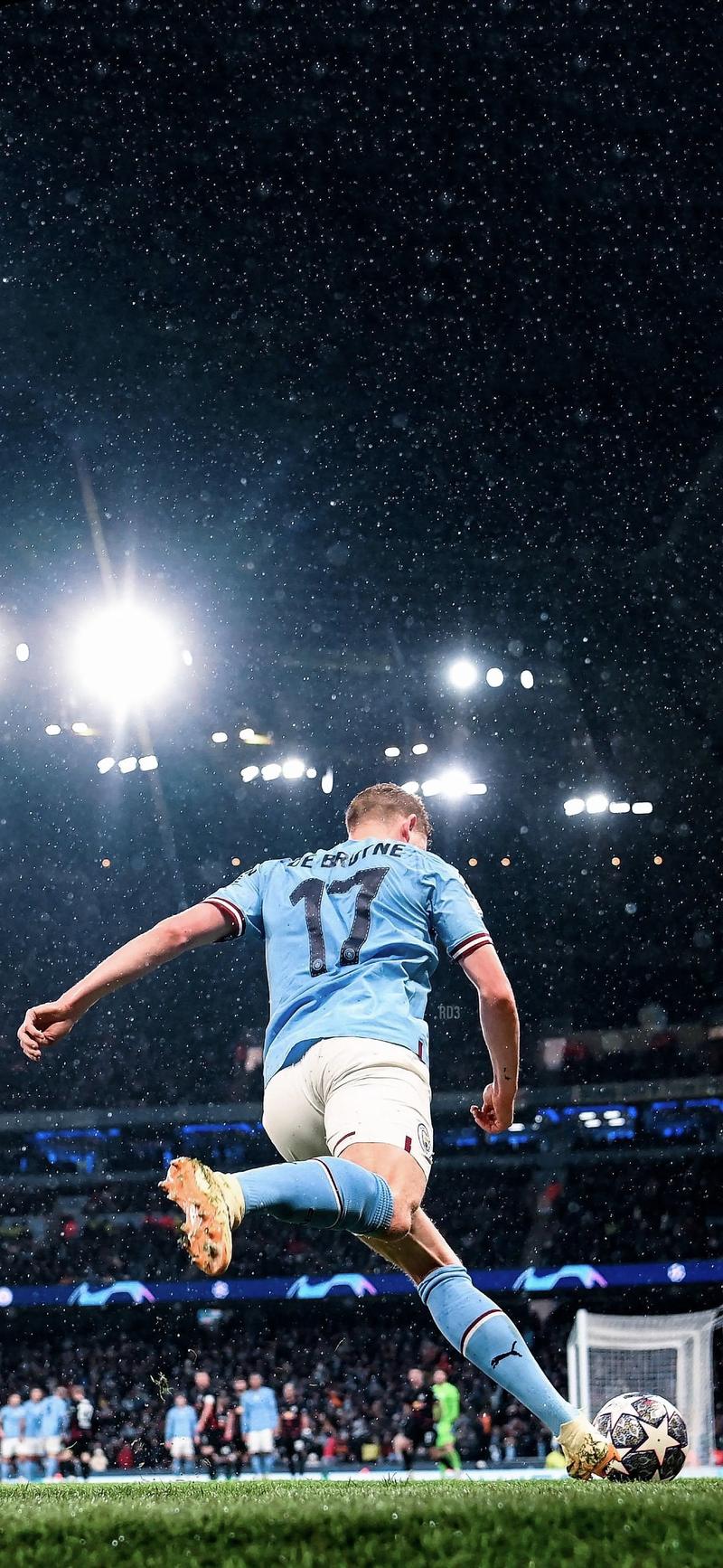 杨瀚森带女友赴美引发争议，好友崔永熙称其应专注篮球，网友支持其在球场表现。