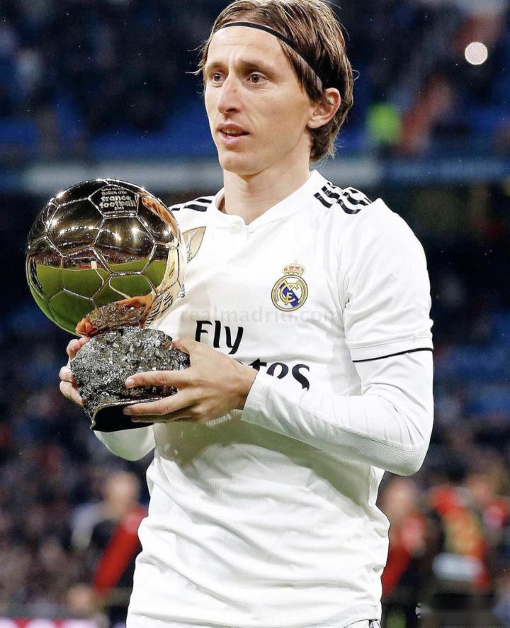 足球报：本土教练担纲国足主帅的可能性大增，邵佳一已报名